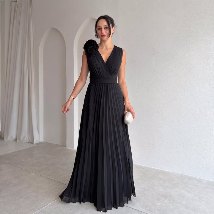 Charlotte | Women's Pleated Sleeveless Floral Applique Evening Gown