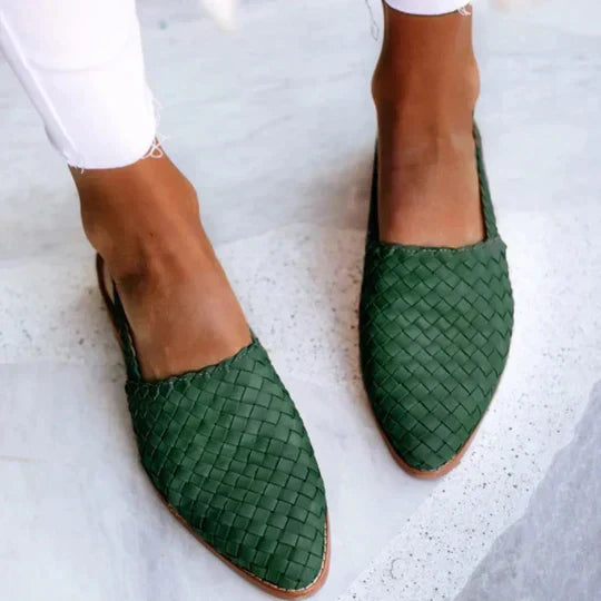 Lyn | Women's Closed-Toe Flat Sandals with Adjustable Buckle Strap